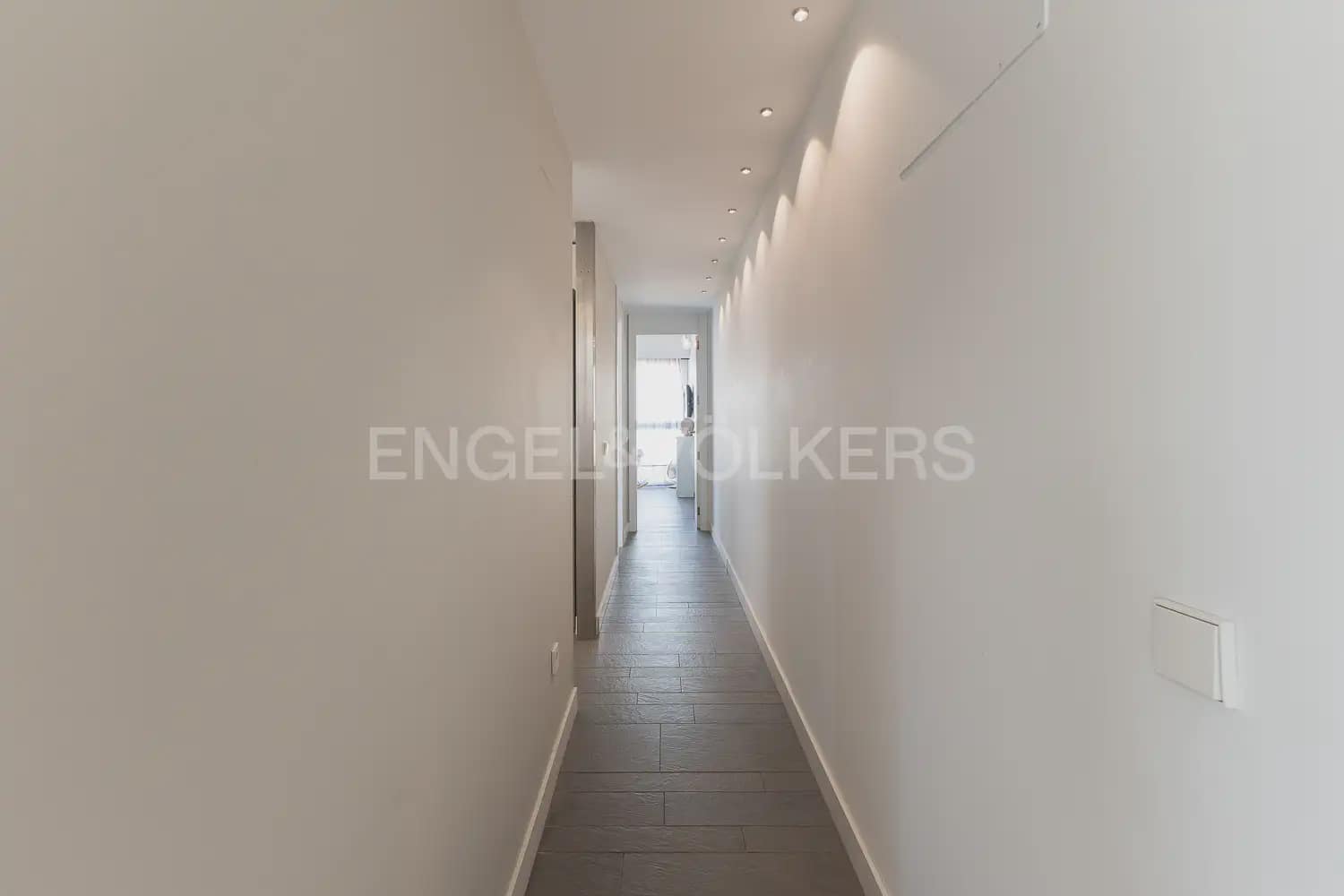 2 quarto Apartamento para arrendar em Valencia cidade com garagem - 2 300 € (Ref: 10099450)