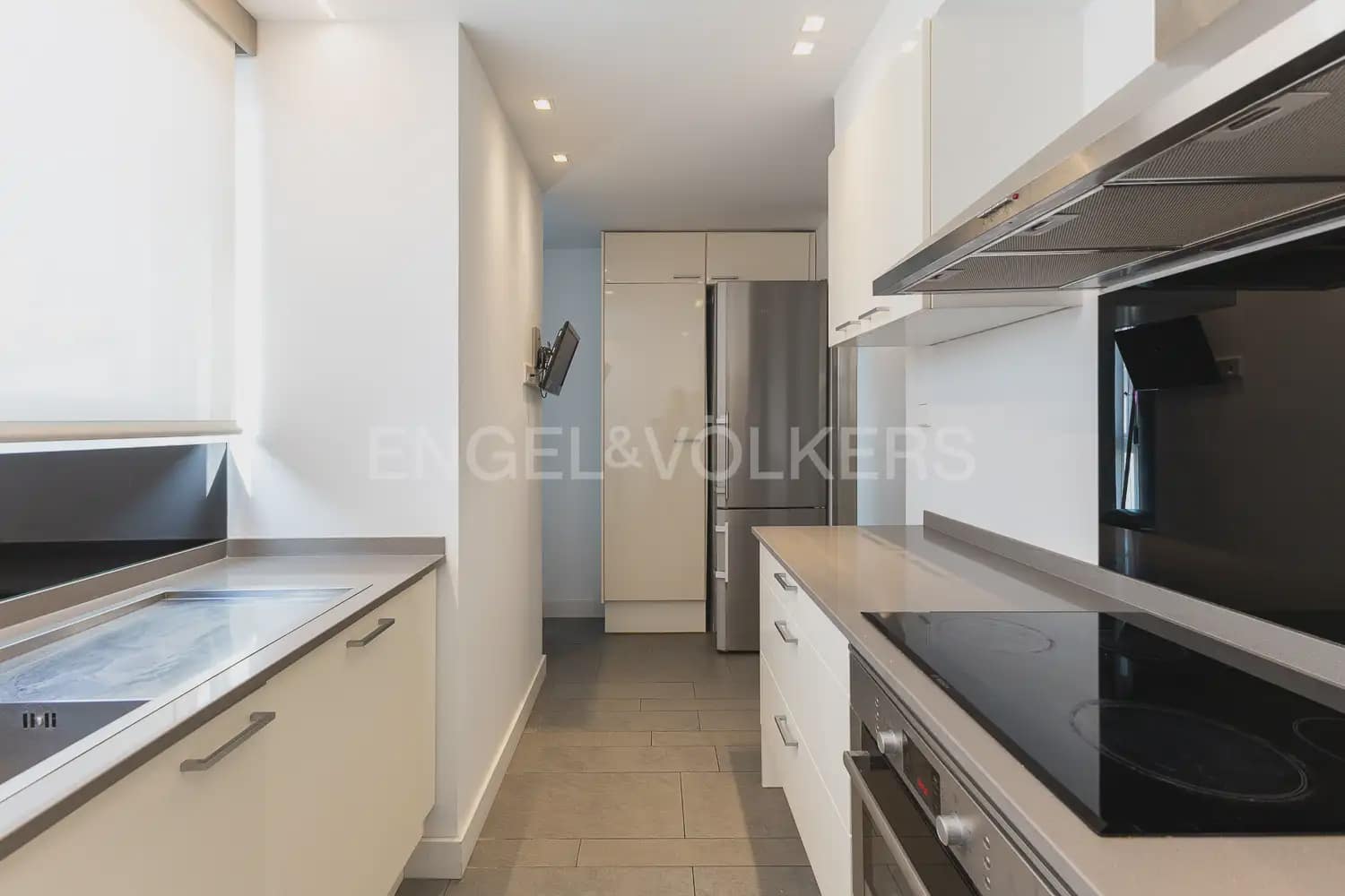 2 quarto Apartamento para arrendar em Valencia cidade com garagem - 2 300 € (Ref: 10099450)