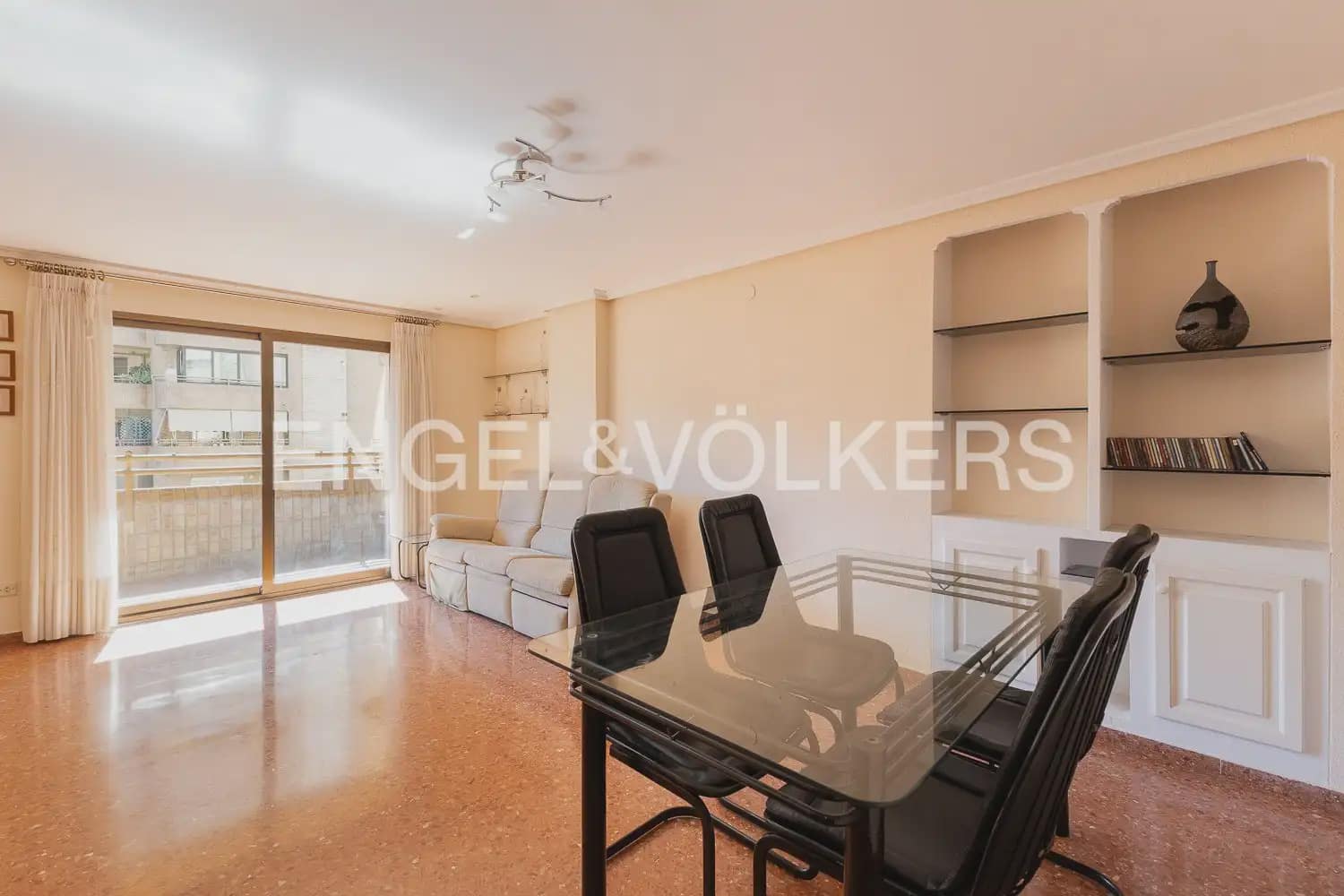 Piso de 3 habitaciones en València ciudad en venta con garaje - 520.000 € (Ref: 10100730)