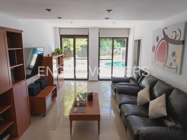 Villa/Maison Mitoyenne de 6 chambres à louer à Náquera - 3 000 € (Ref: 10100733)