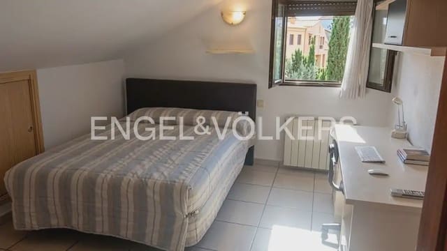 Villa/Maison Mitoyenne de 6 chambres à louer à Náquera - 3 000 € (Ref: 10100733)