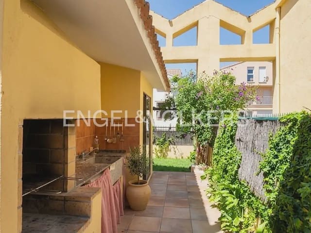 Villa/Maison Mitoyenne de 6 chambres à louer à Náquera - 3 000 € (Ref: 10100733)