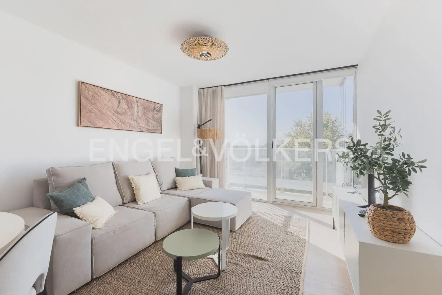 Appartement de 2 chambres à louer à Valence ville avec piscine garage - 2 000 € (Ref: 10101458)