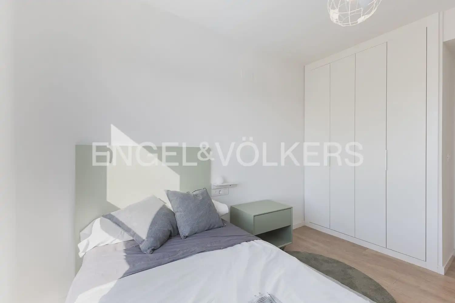 Appartement de 2 chambres à louer à Valence ville avec piscine garage - 2 000 € (Ref: 10101458)