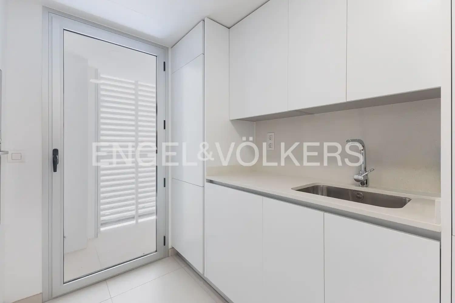 Appartement de 2 chambres à louer à Valence ville avec piscine garage - 2 000 € (Ref: 10101458)