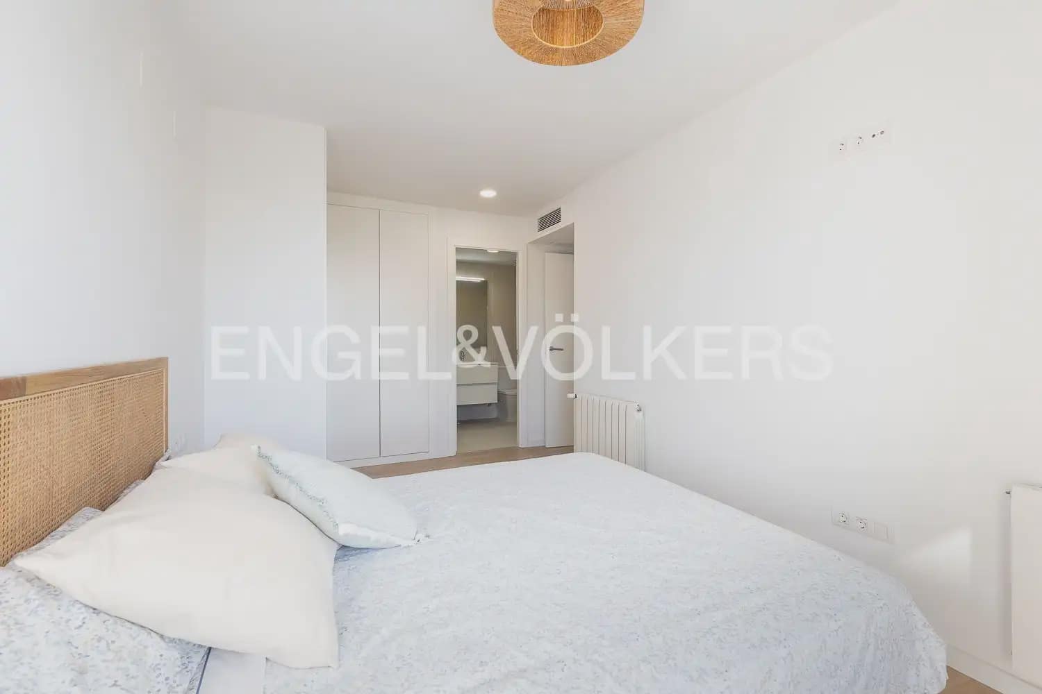 Appartement de 2 chambres à louer à Valence ville avec piscine garage - 2 000 € (Ref: 10101458)
