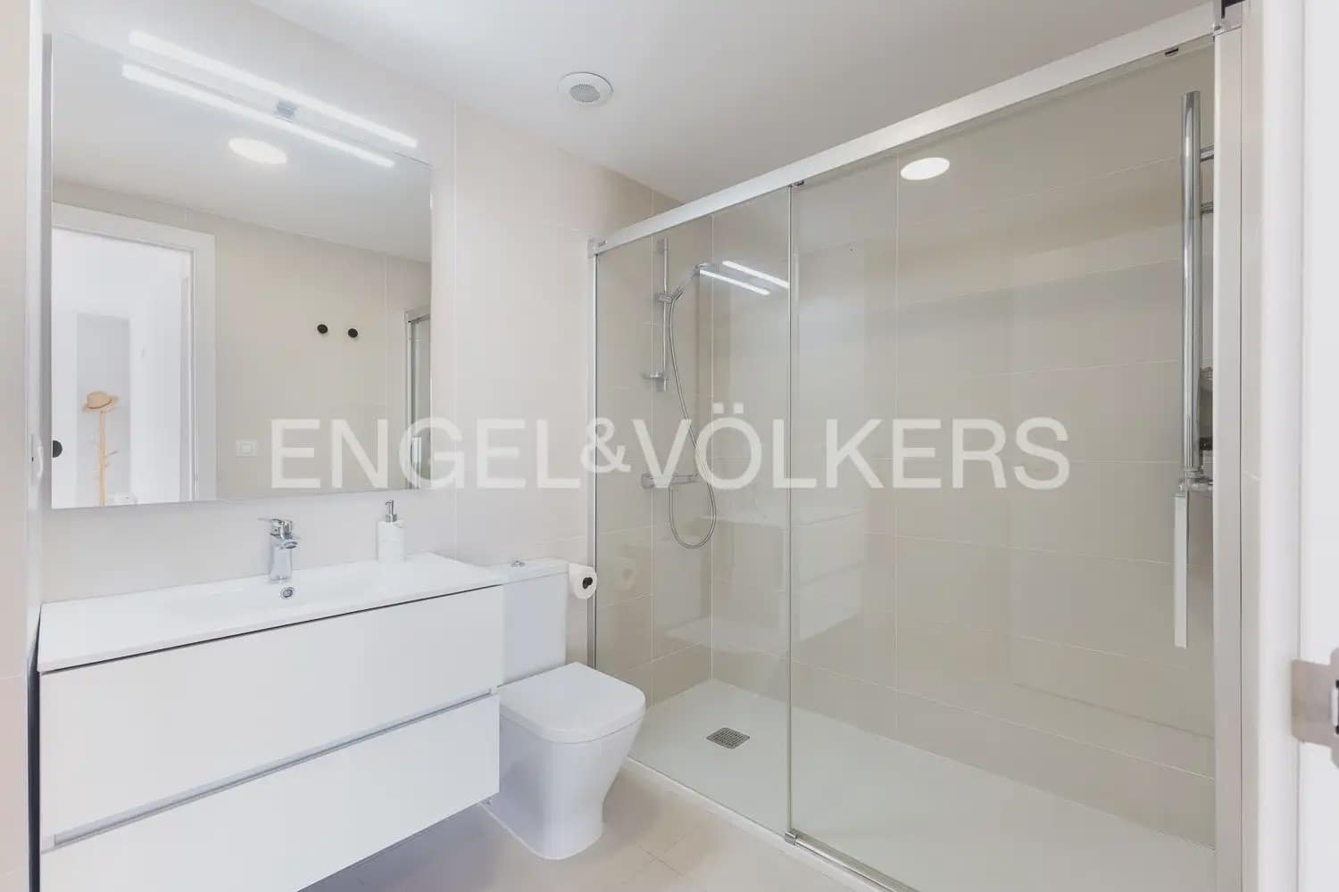 Appartement de 2 chambres à louer à Valence ville avec piscine garage - 2 000 € (Ref: 10101458)