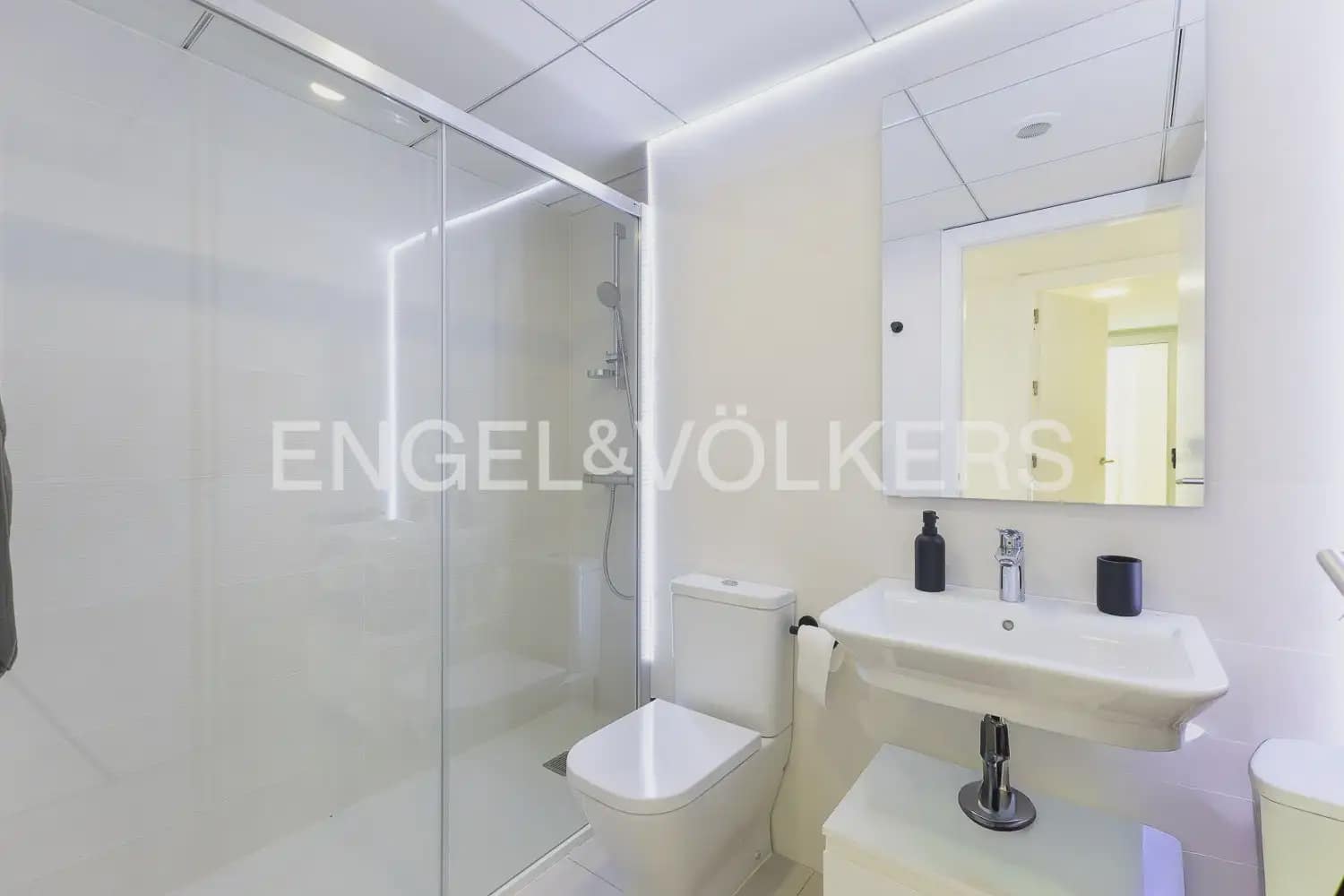 Appartement de 2 chambres à louer à Valence ville avec piscine garage - 2 000 € (Ref: 10101458)