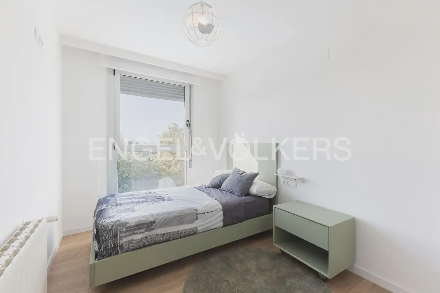 Appartement de 2 chambres à louer à Valence ville avec piscine garage - 2 000 € (Ref: 10101458)