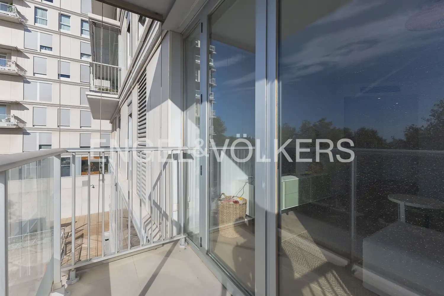 Appartement de 2 chambres à louer à Valence ville avec piscine garage - 2 000 € (Ref: 10101458)