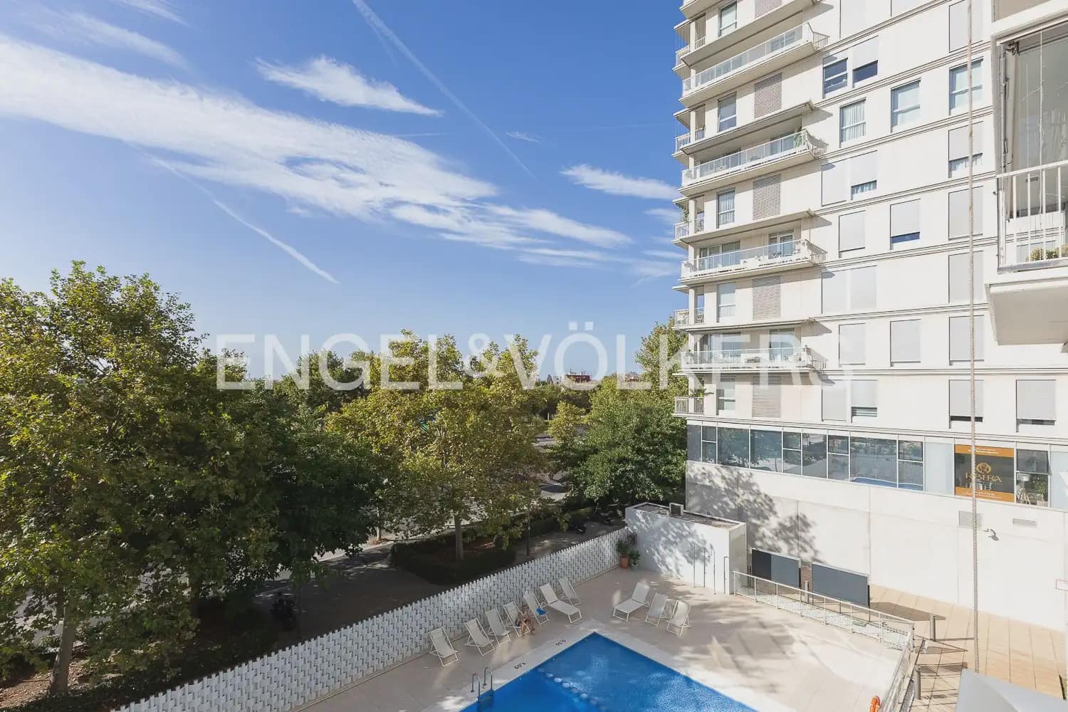 Appartement de 2 chambres à louer à Valence ville avec piscine garage - 2 000 € (Ref: 10101458)