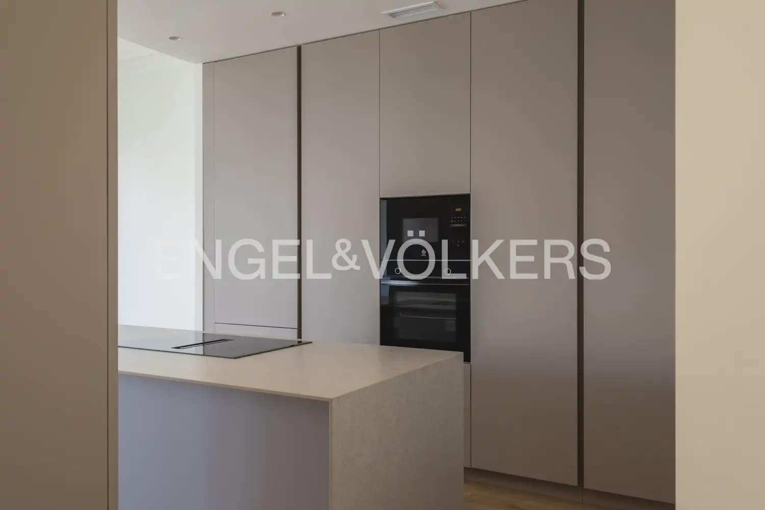 Appartement de 4 chambres à louer à Valence ville - 4 500 € (Ref: 10102823)