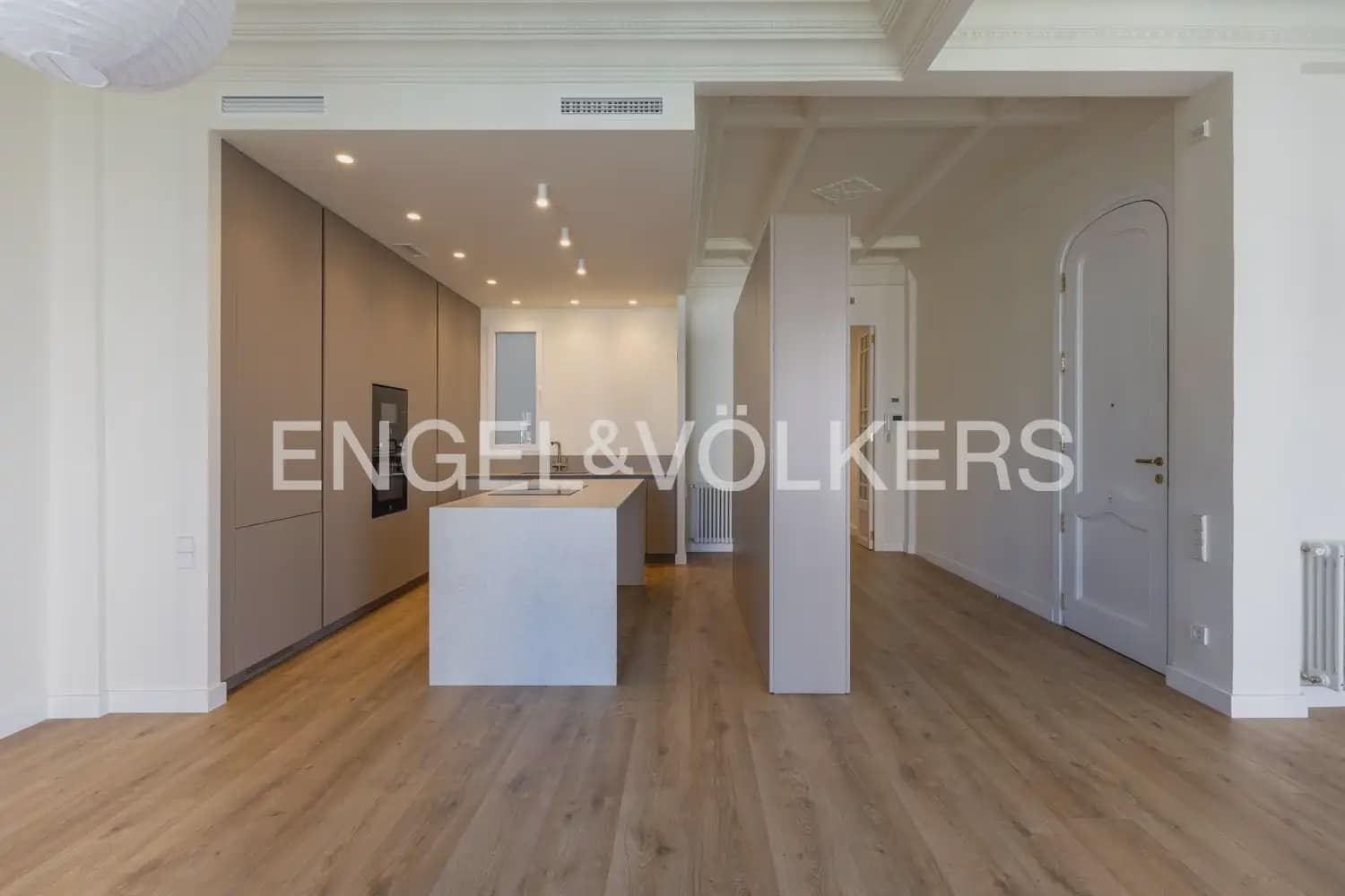 Appartement de 4 chambres à louer à Valence ville - 4 500 € (Ref: 10102823)