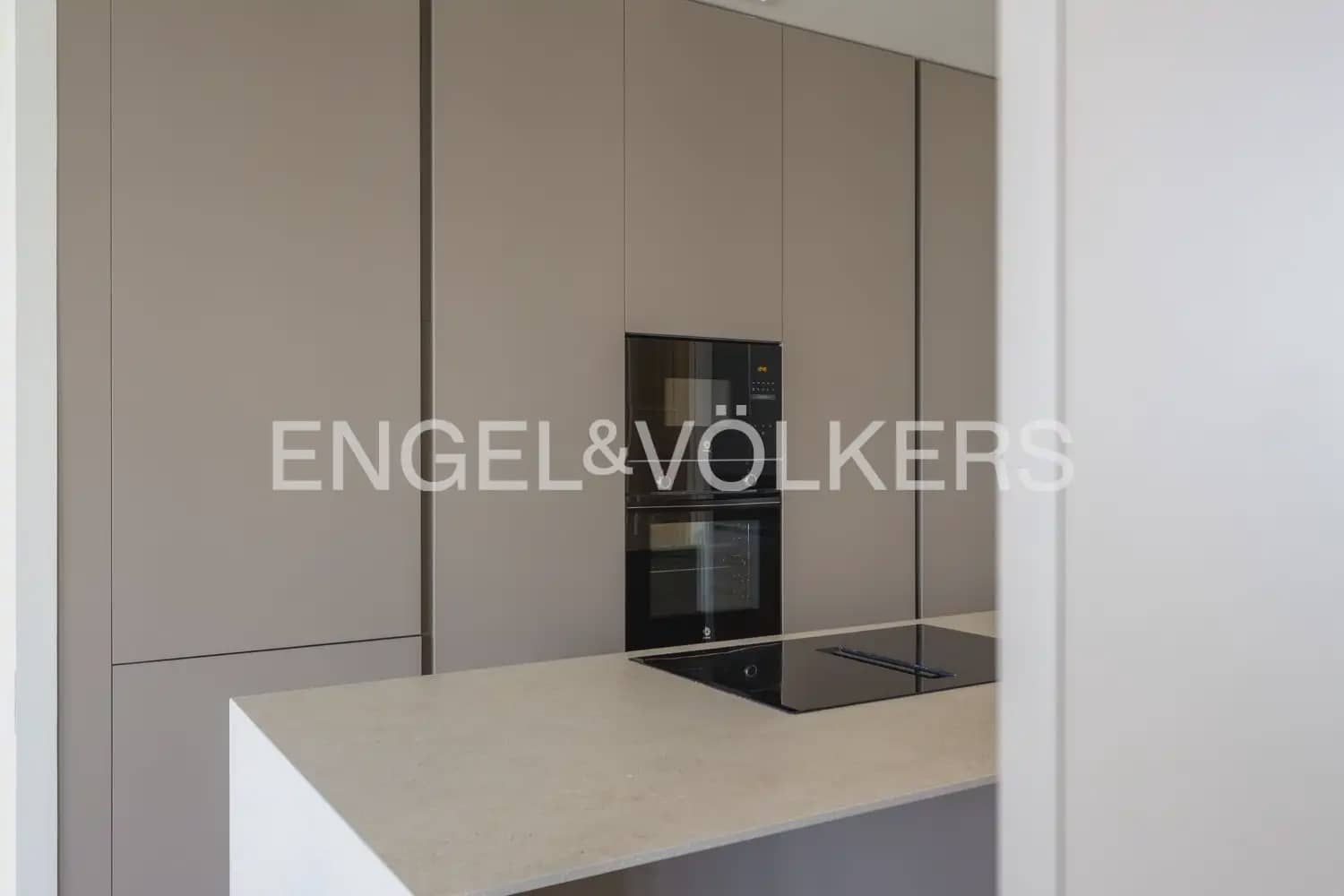 Appartement de 4 chambres à louer à Valence ville - 4 500 € (Ref: 10102823)