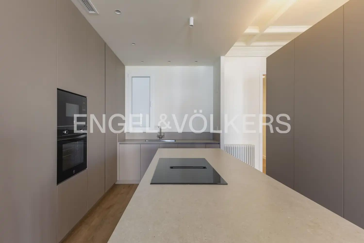 Appartement de 4 chambres à louer à Valence ville - 4 500 € (Ref: 10102823)