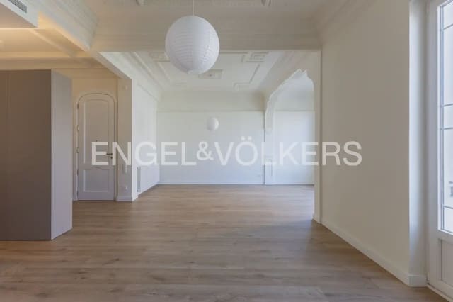 Appartement de 4 chambres à louer à Russafa, Valence ville - 4 500 € (Ref: 10102823)