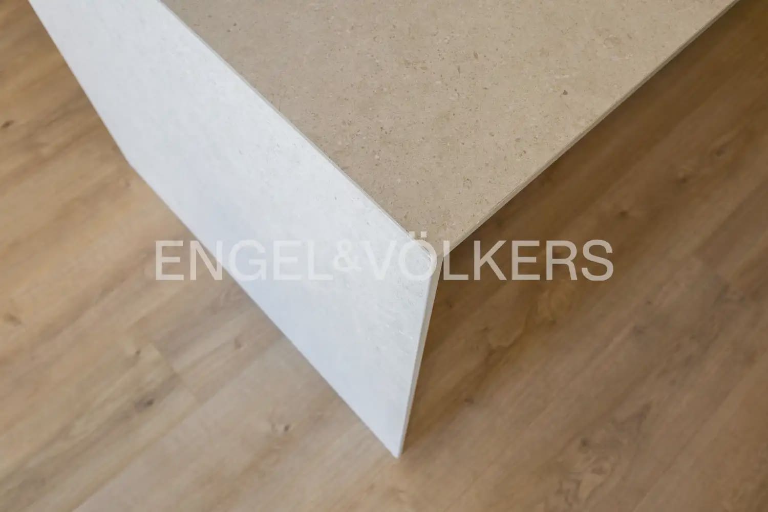 Appartement de 4 chambres à louer à Valence ville - 4 500 € (Ref: 10102823)