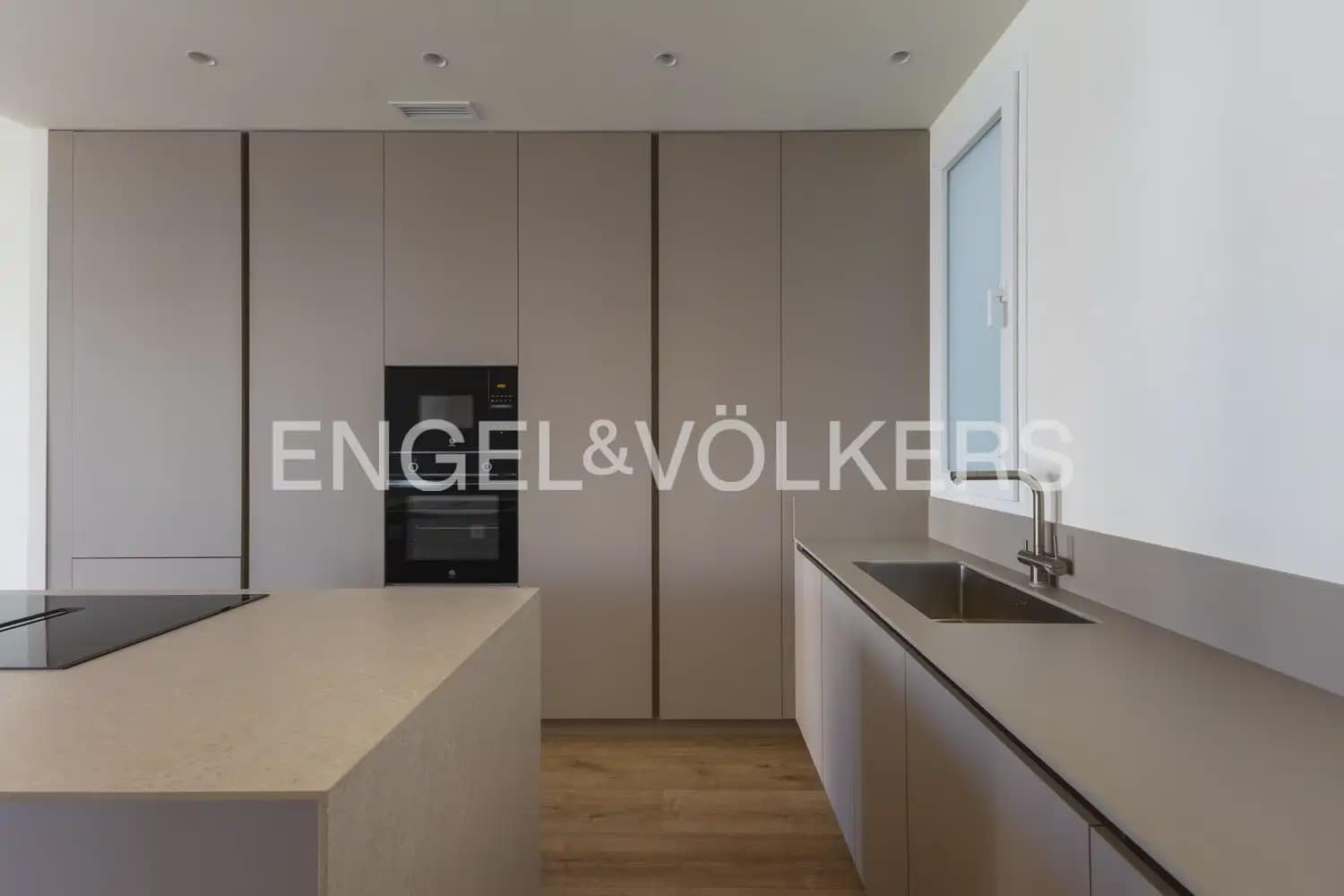 Appartement de 4 chambres à louer à Valence ville - 4 500 € (Ref: 10102823)
