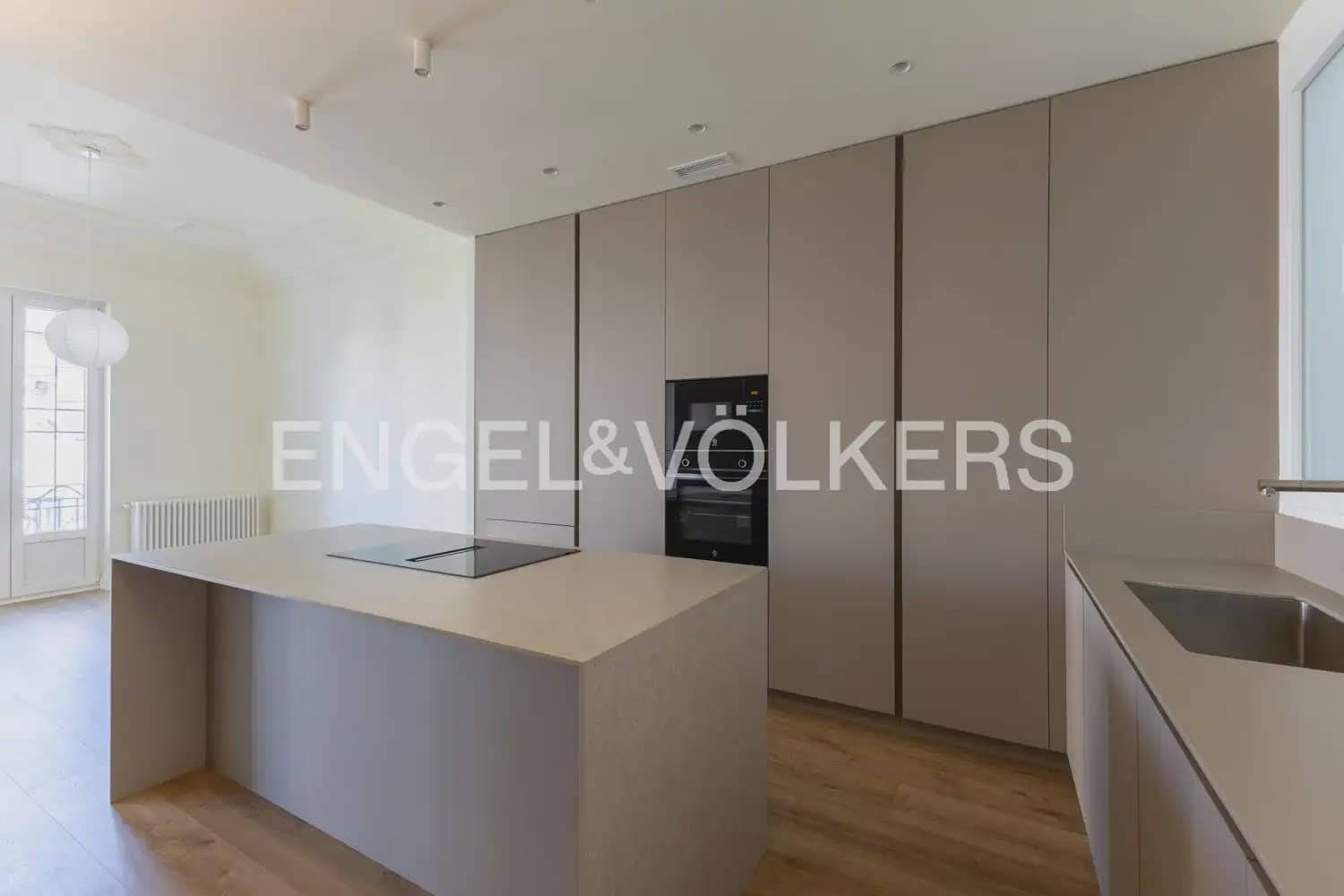 Appartement de 4 chambres à louer à Valence ville - 4 500 € (Ref: 10102823)