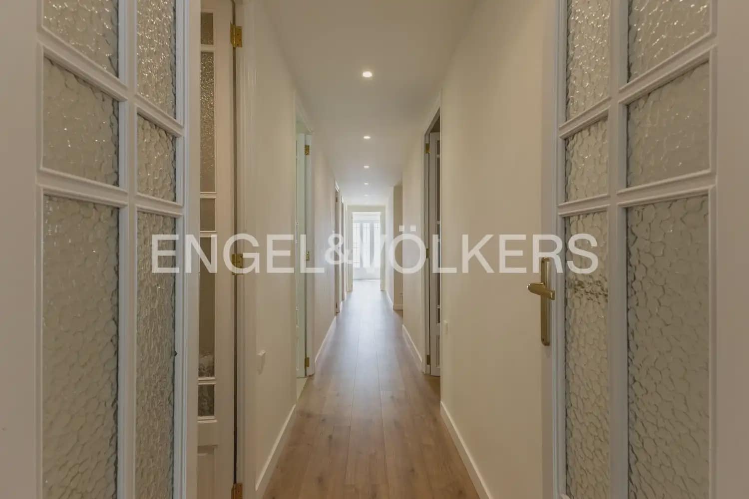 Appartement de 4 chambres à louer à Valence ville - 4 500 € (Ref: 10102823)
