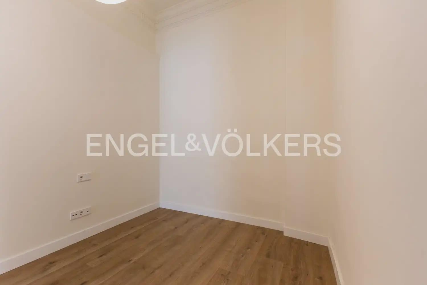 Appartement de 4 chambres à louer à Valence ville - 4 500 € (Ref: 10102823)