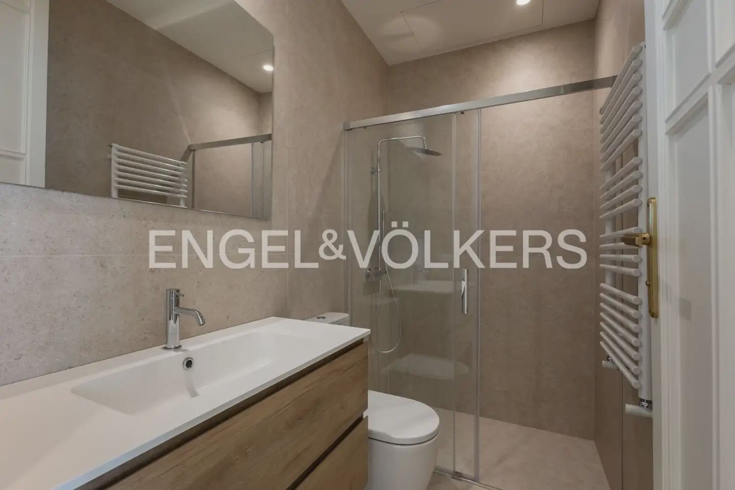 Appartement de 4 chambres à louer à Valence ville - 4 500 € (Ref: 10102823)