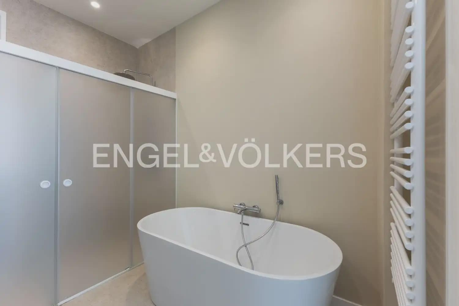 Appartement de 4 chambres à louer à Valence ville - 4 500 € (Ref: 10102823)