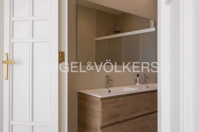 Appartement de 4 chambres à louer à Russafa, Valence ville - 4 500 € (Ref: 10102823)