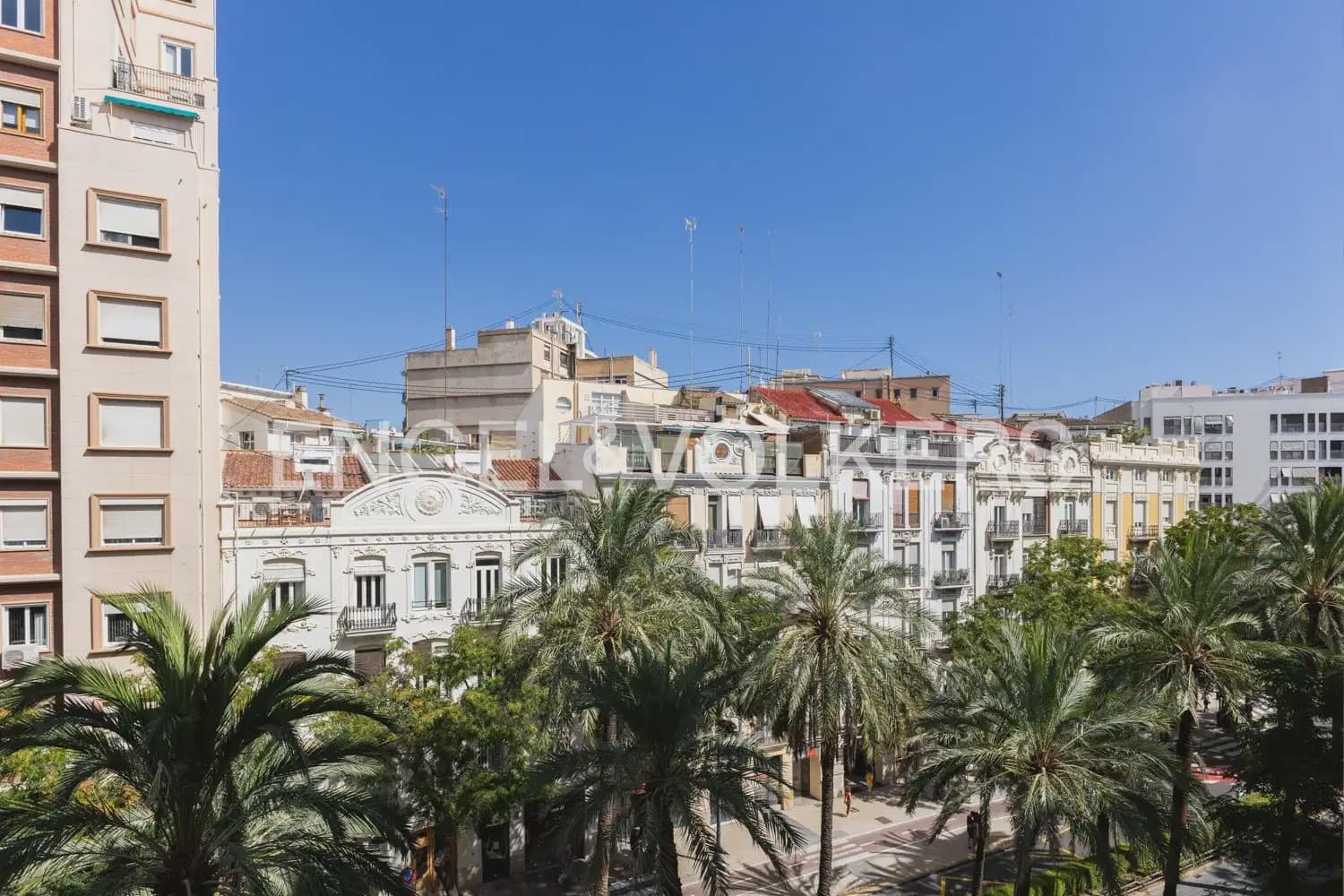 Appartement de 4 chambres à louer à Valence ville - 4 500 € (Ref: 10102823)
