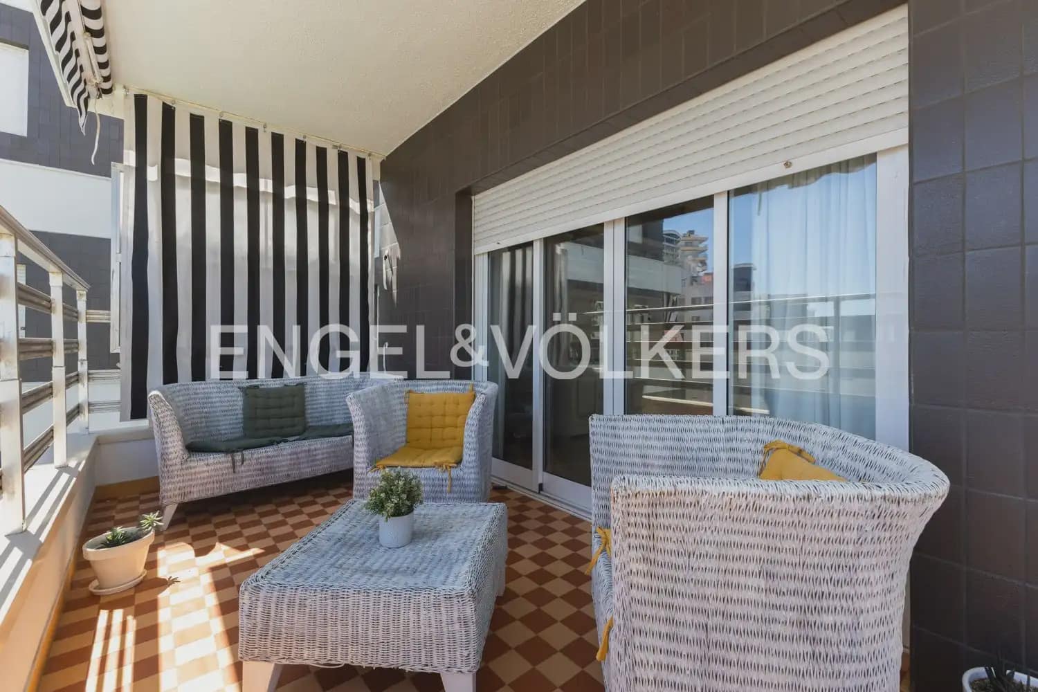 5 sypialnia Mieszkanie na sprzedaż w Gandia z basenem garażem - 560 000 € (Ref: 10103487)