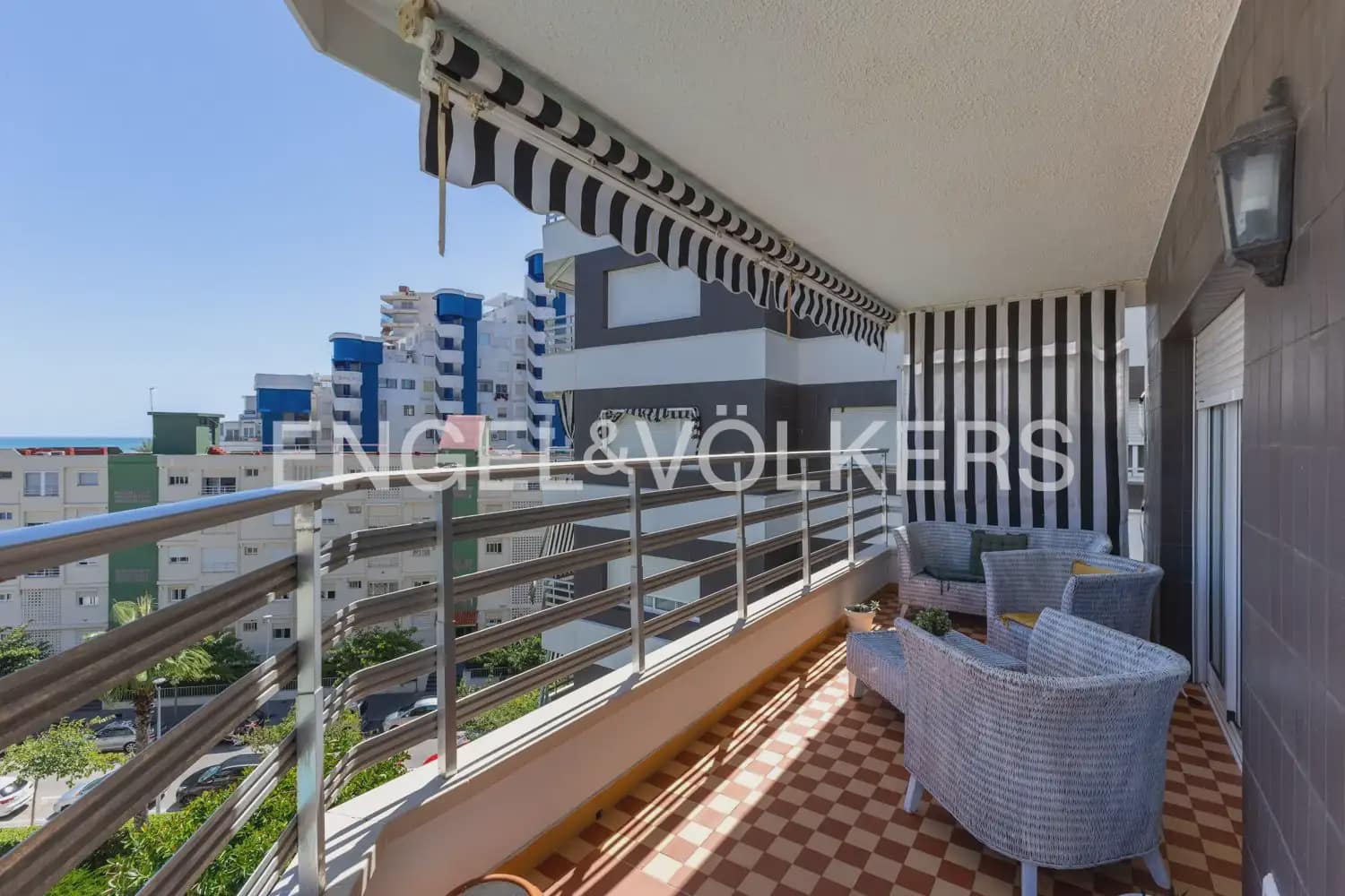 5 sypialnia Mieszkanie na sprzedaż w Gandia z basenem garażem - 560 000 € (Ref: 10103487)