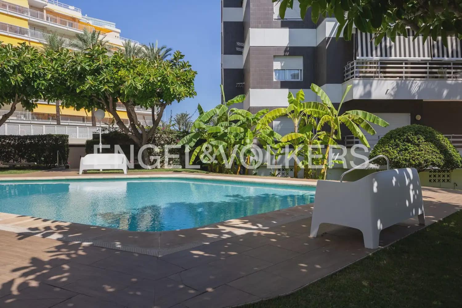 5 sypialnia Mieszkanie na sprzedaż w Gandia z basenem garażem - 560 000 € (Ref: 10103487)