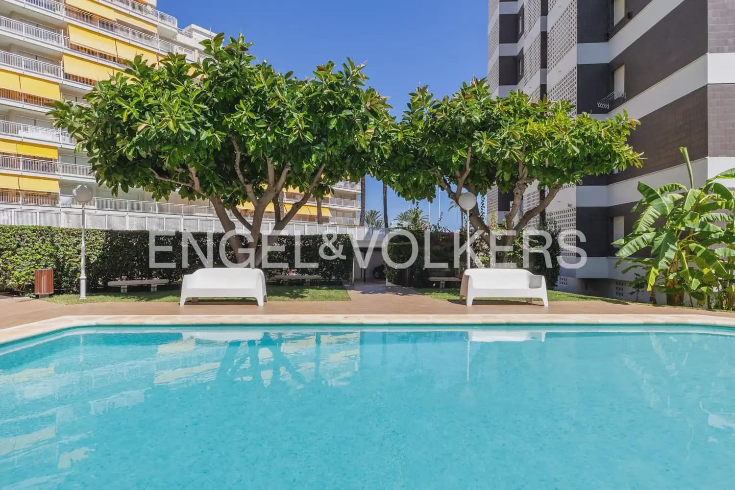 5 sypialnia Mieszkanie na sprzedaż w Gandia z basenem garażem - 560 000 € (Ref: 10103487)