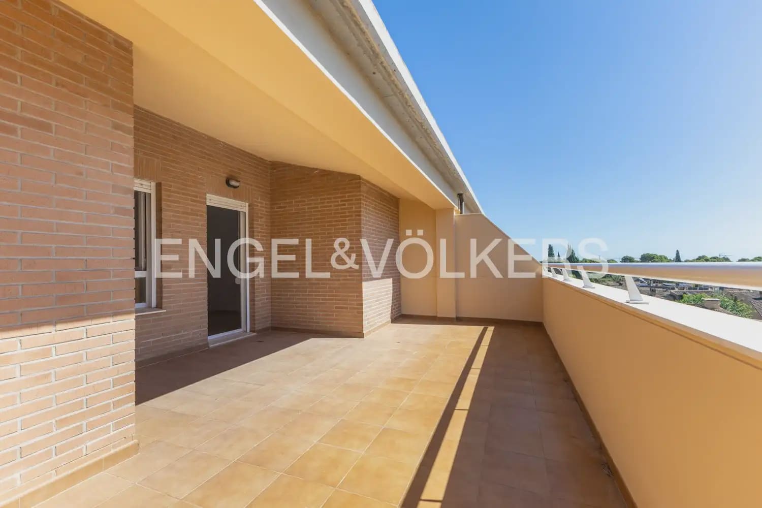 4 bedroom Penthouse for sale in Godella with pool garage - € 591,195 (Ref: 10103490)