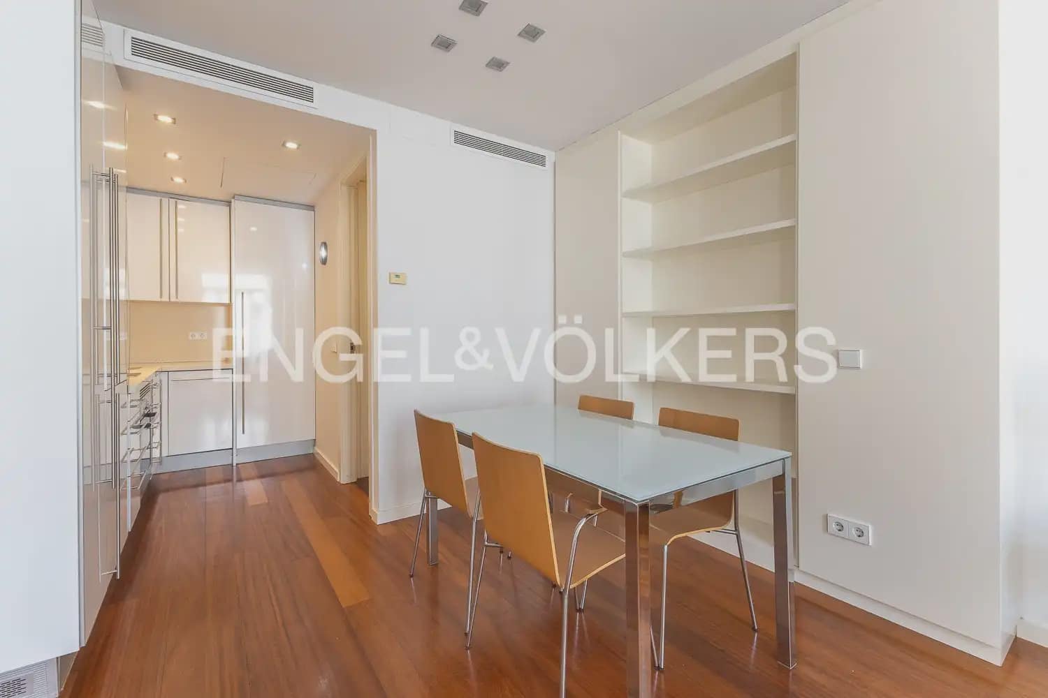 1 slaapkamer Flat te huur in Valencia stad - € 1.500 (Ref: 10103641)