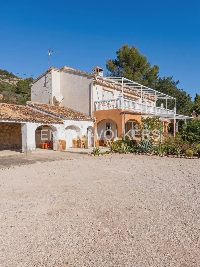 4 bedroom Villa for sale in Parcent with garage - € 400,000 (Ref: 10103644)