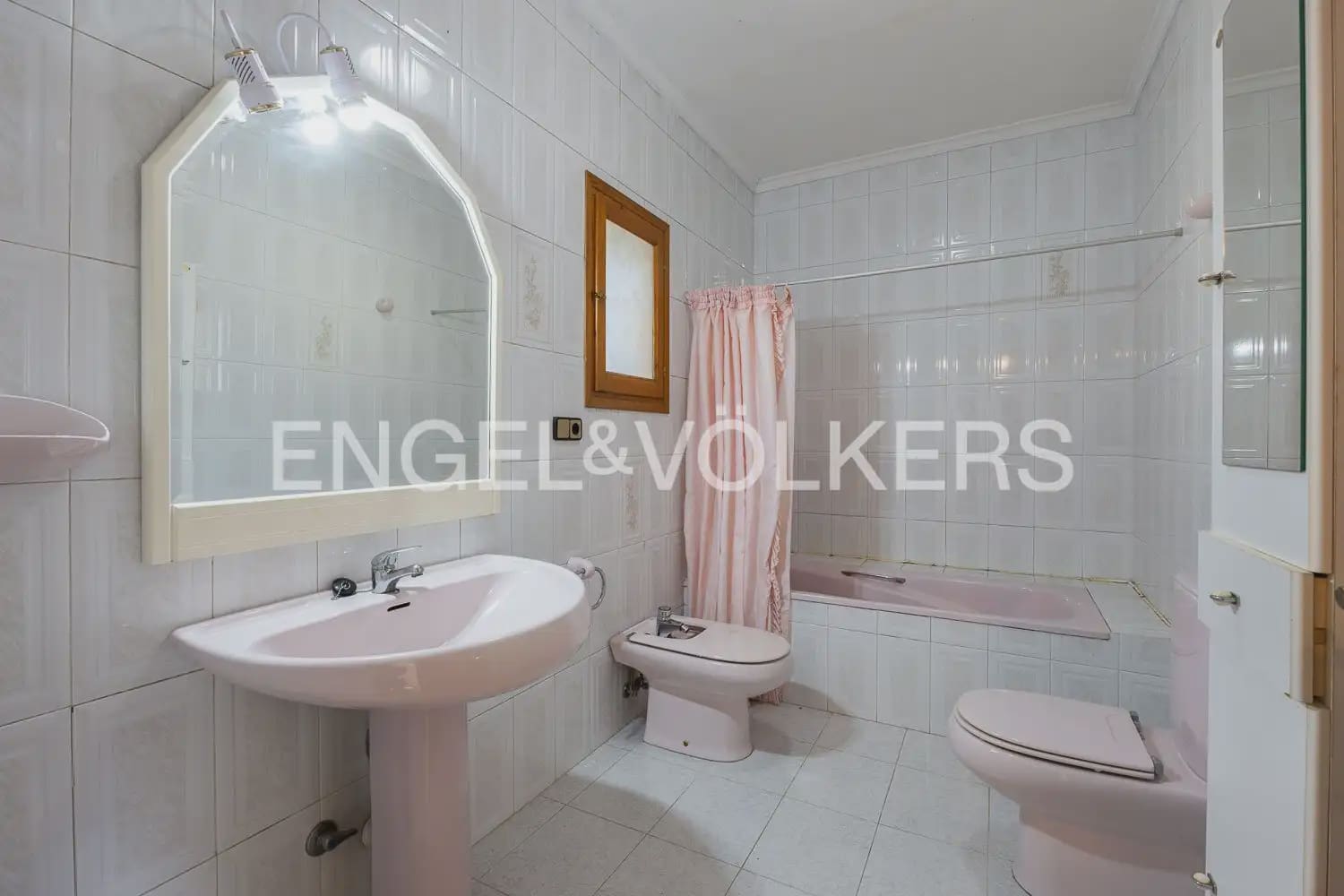 4 bedroom Villa for sale in Parcent with garage - € 400,000 (Ref: 10103644)