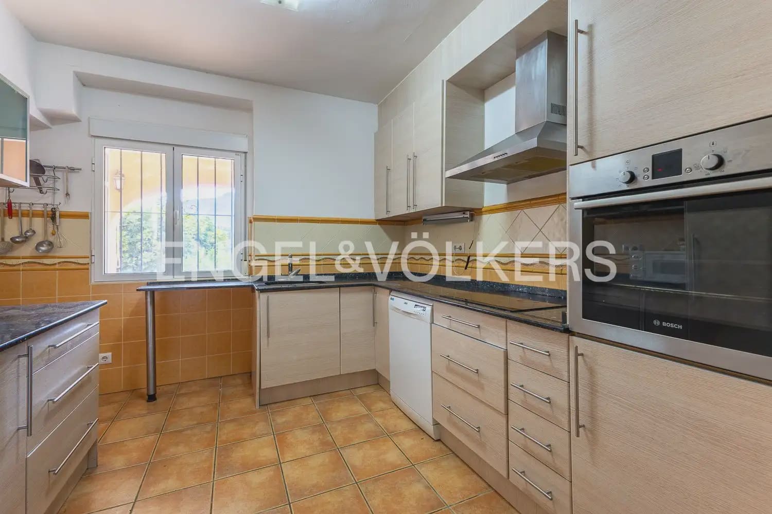 4 bedroom Villa for sale in Parcent with garage - € 400,000 (Ref: 10103644)