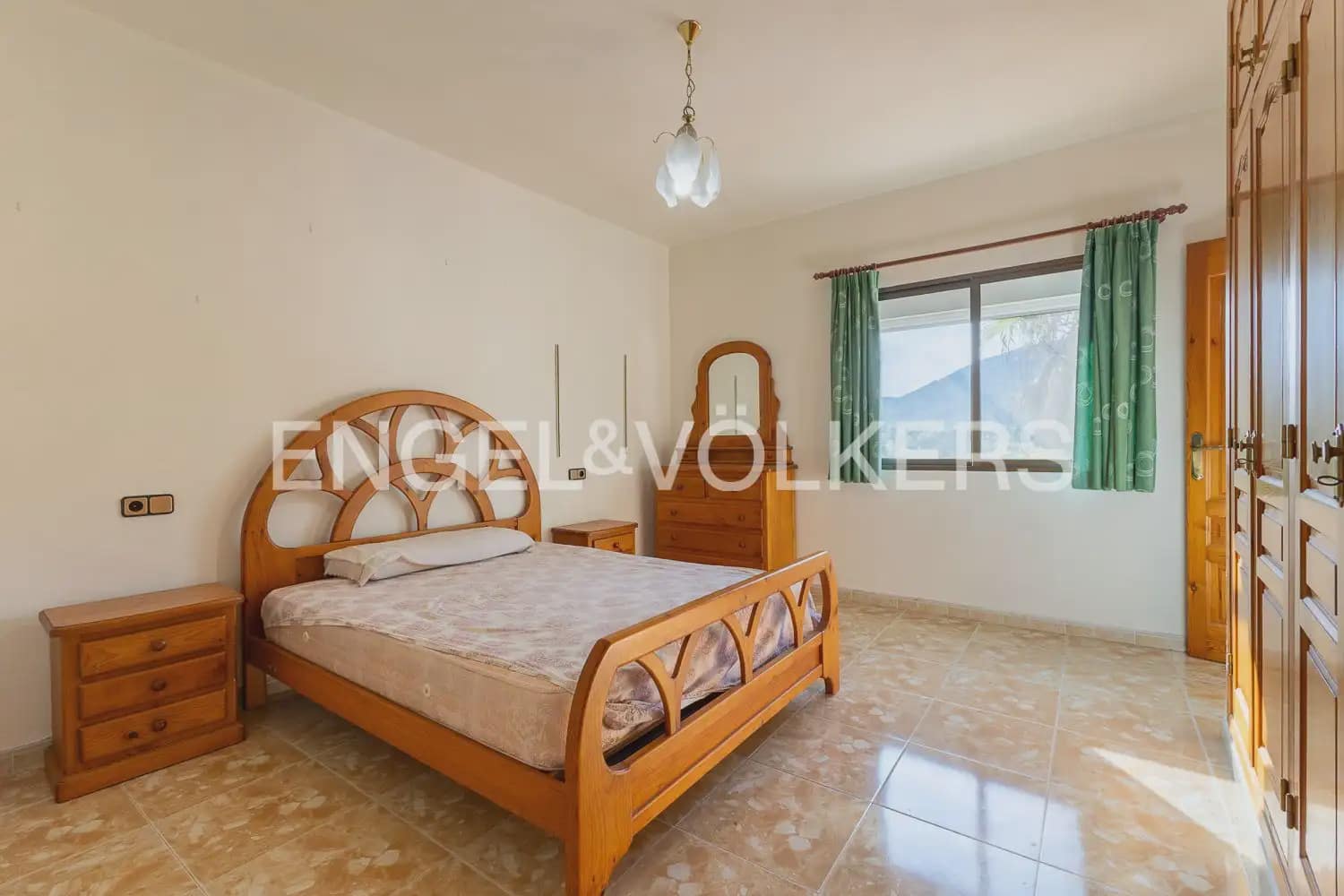 4 bedroom Villa for sale in Parcent with garage - € 400,000 (Ref: 10103644)