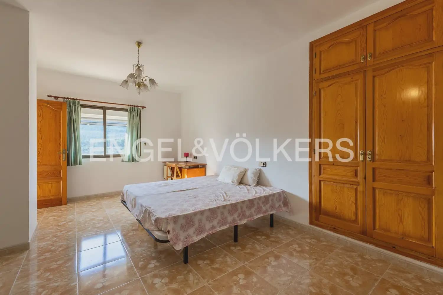 4 bedroom Villa for sale in Parcent with garage - € 400,000 (Ref: 10103644)