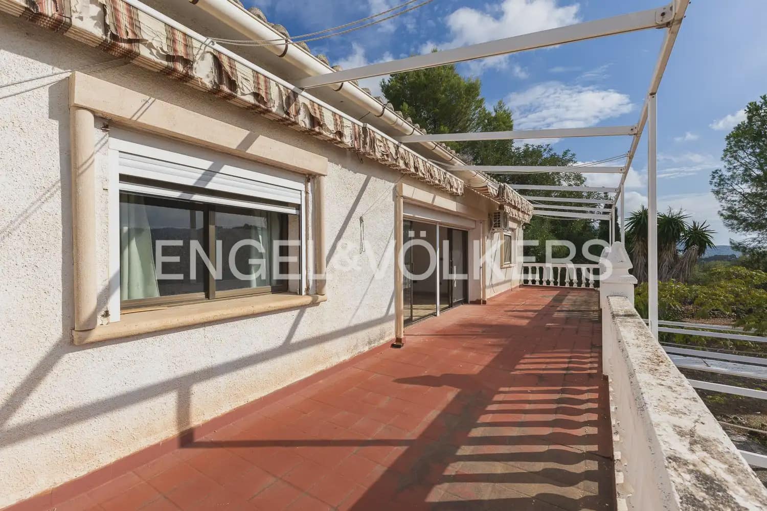 4 bedroom Villa for sale in Parcent with garage - € 400,000 (Ref: 10103644)
