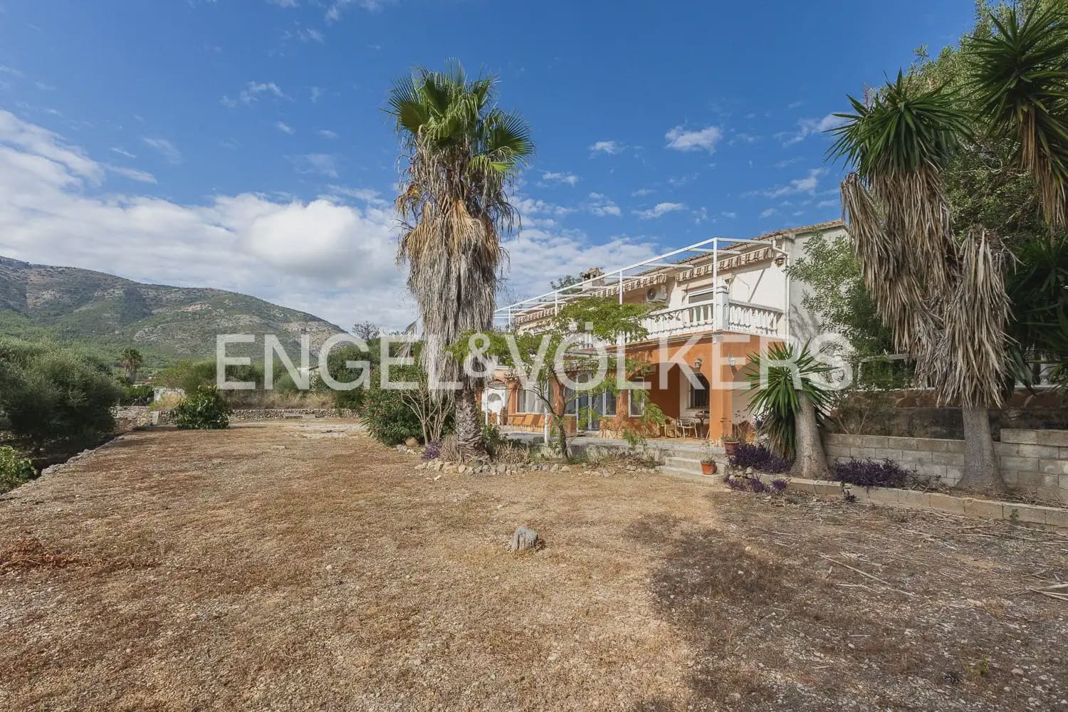 4 bedroom Villa for sale in Parcent with garage - € 400,000 (Ref: 10103644)