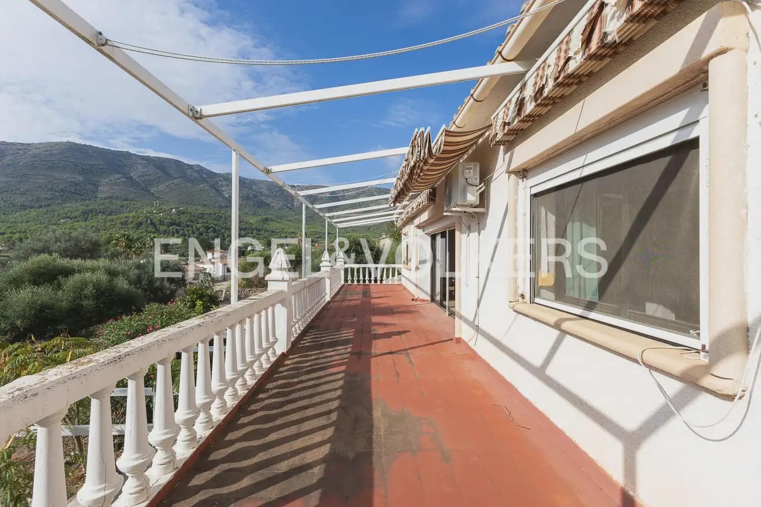 4 bedroom Villa for sale in Parcent with garage - € 400,000 (Ref: 10103644)