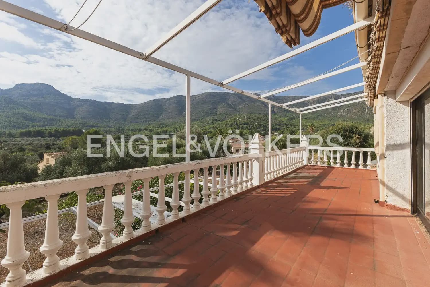 4 bedroom Villa for sale in Parcent with garage - € 400,000 (Ref: 10103644)