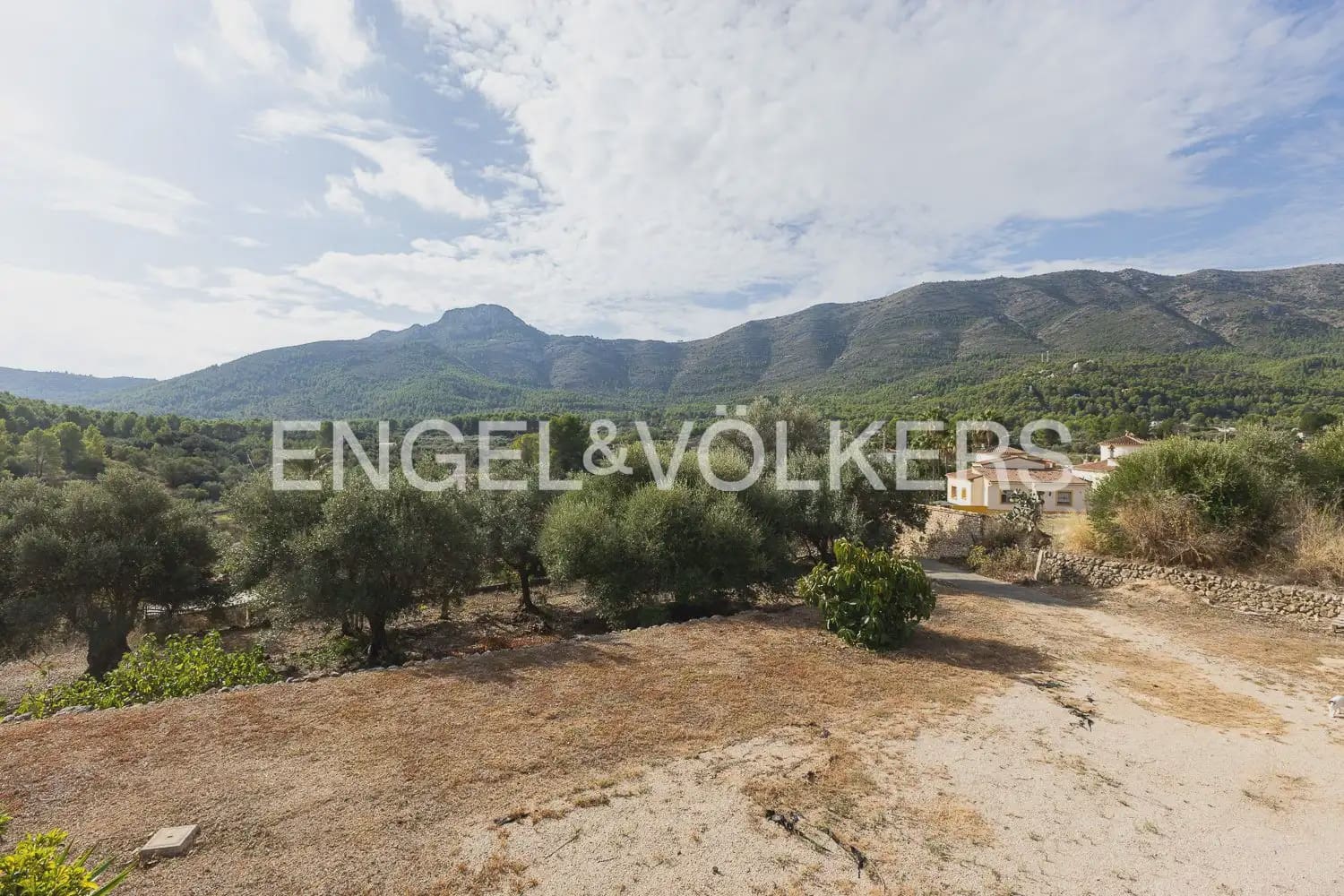 4 bedroom Villa for sale in Parcent with garage - € 400,000 (Ref: 10103644)