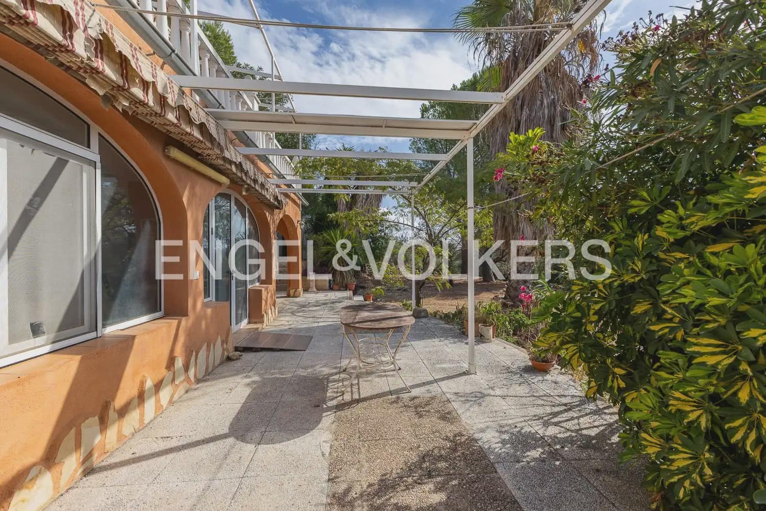 4 bedroom Villa for sale in Parcent with garage - € 400,000 (Ref: 10103644)