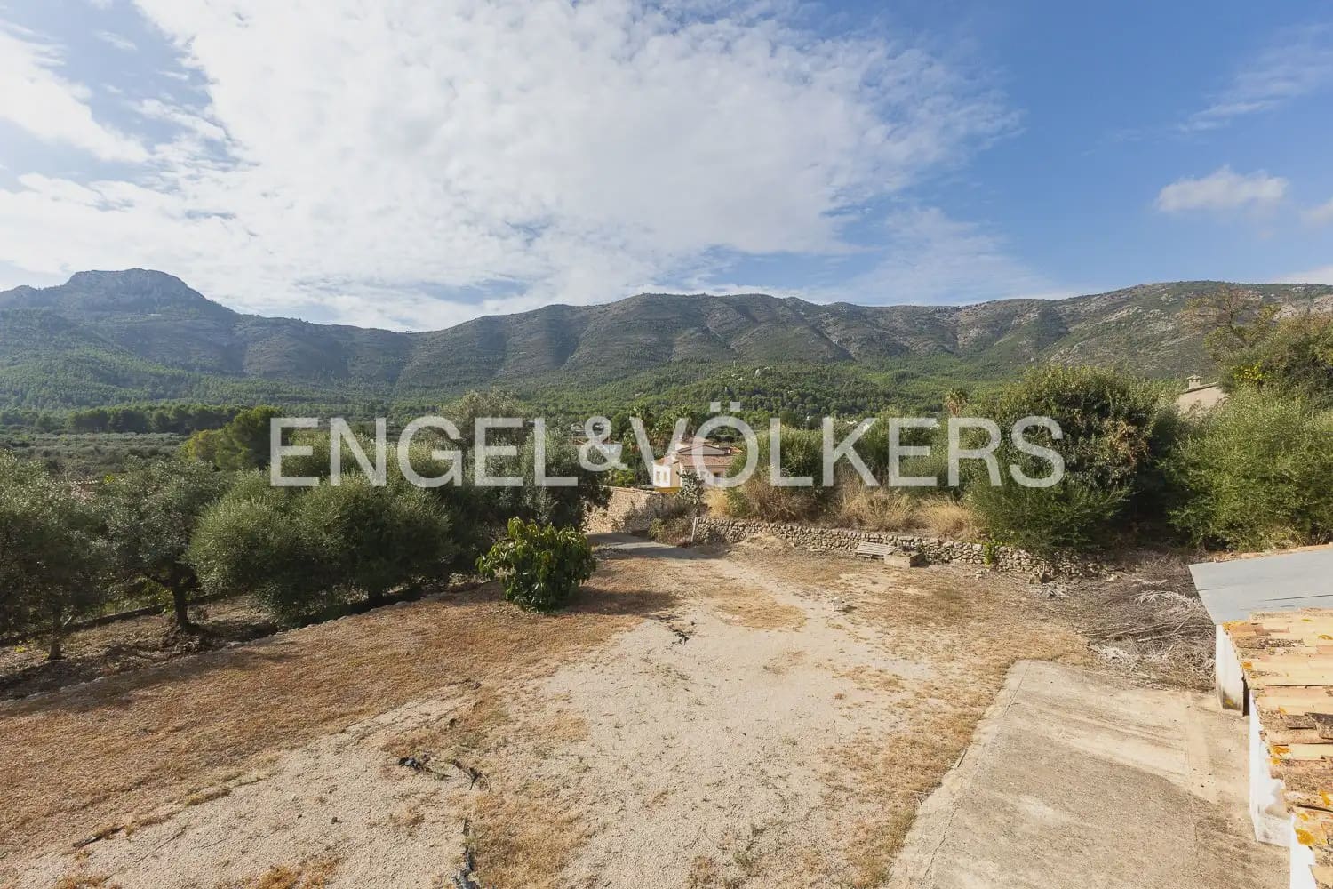 4 bedroom Villa for sale in Parcent with garage - € 400,000 (Ref: 10103644)