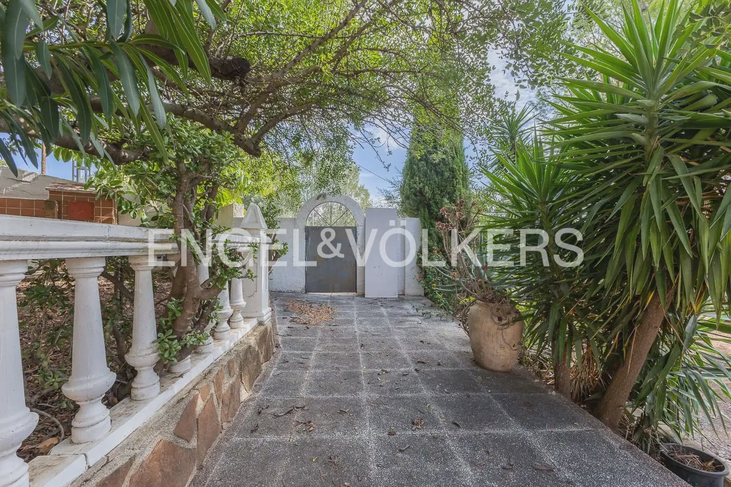 4 bedroom Villa for sale in Parcent with garage - € 400,000 (Ref: 10103644)