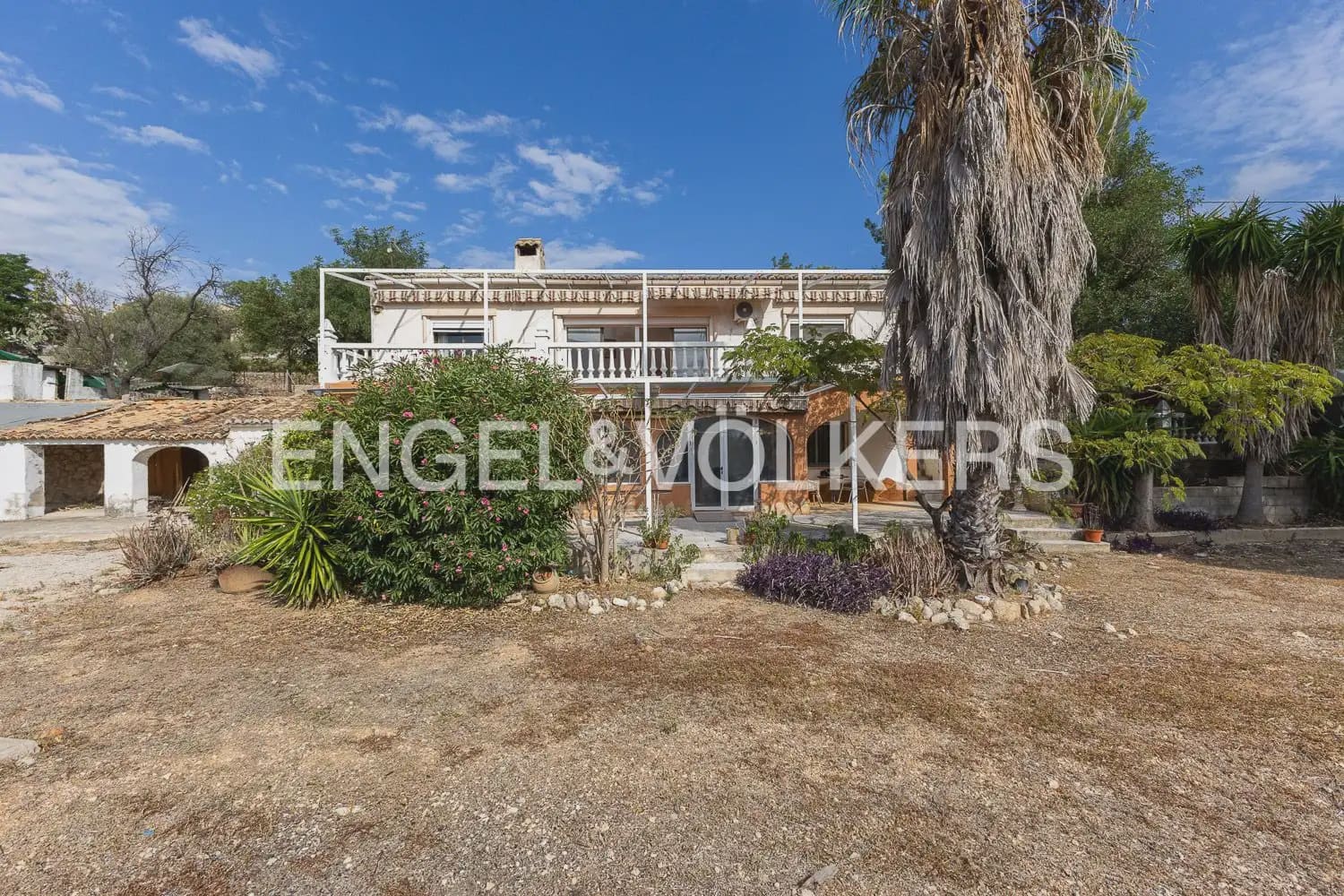4 bedroom Villa for sale in Parcent with garage - € 400,000 (Ref: 10103644)