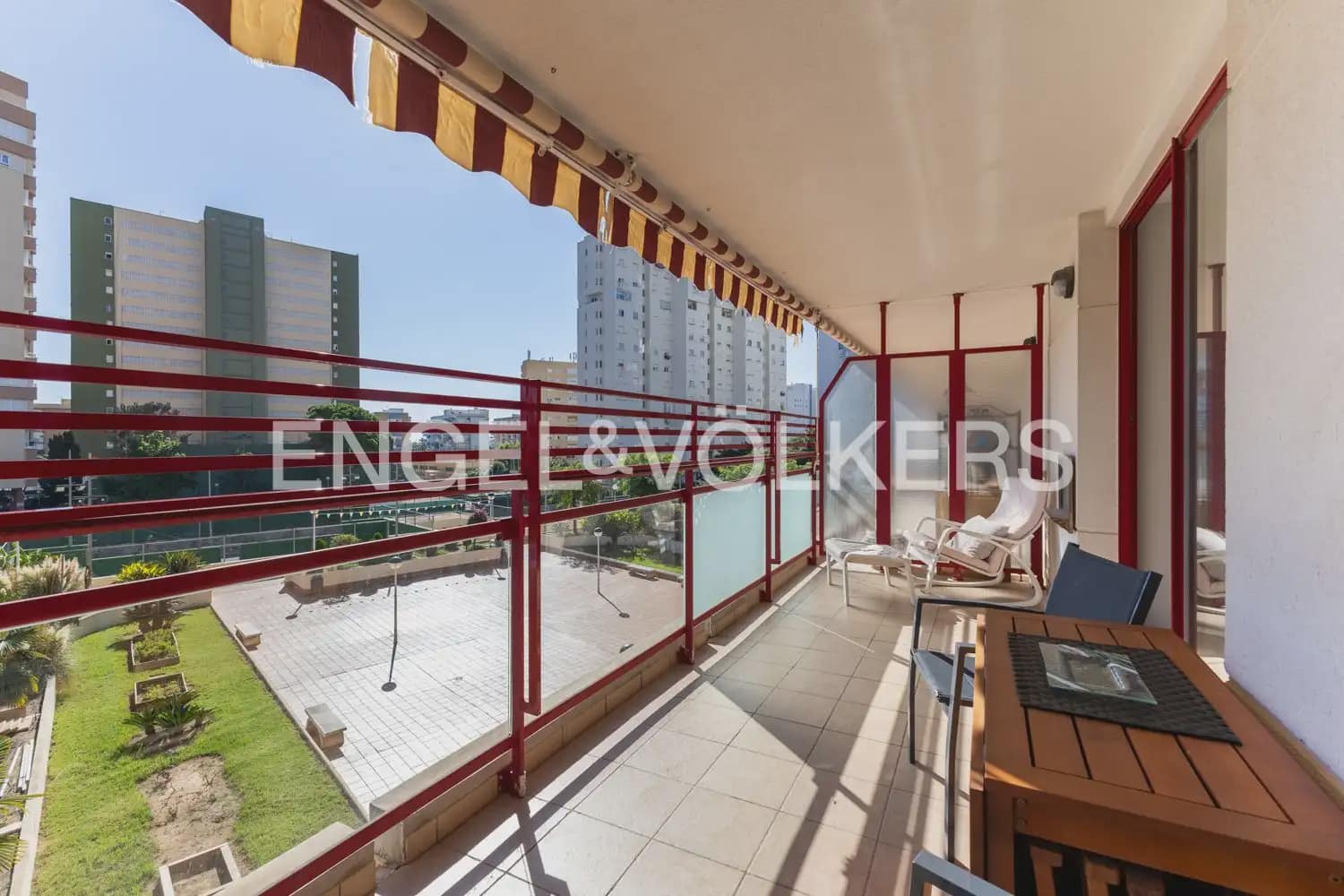 2 bedroom Flat for sale in La Pobla de Farnals with garage - € 360,000 (Ref: 10106612)